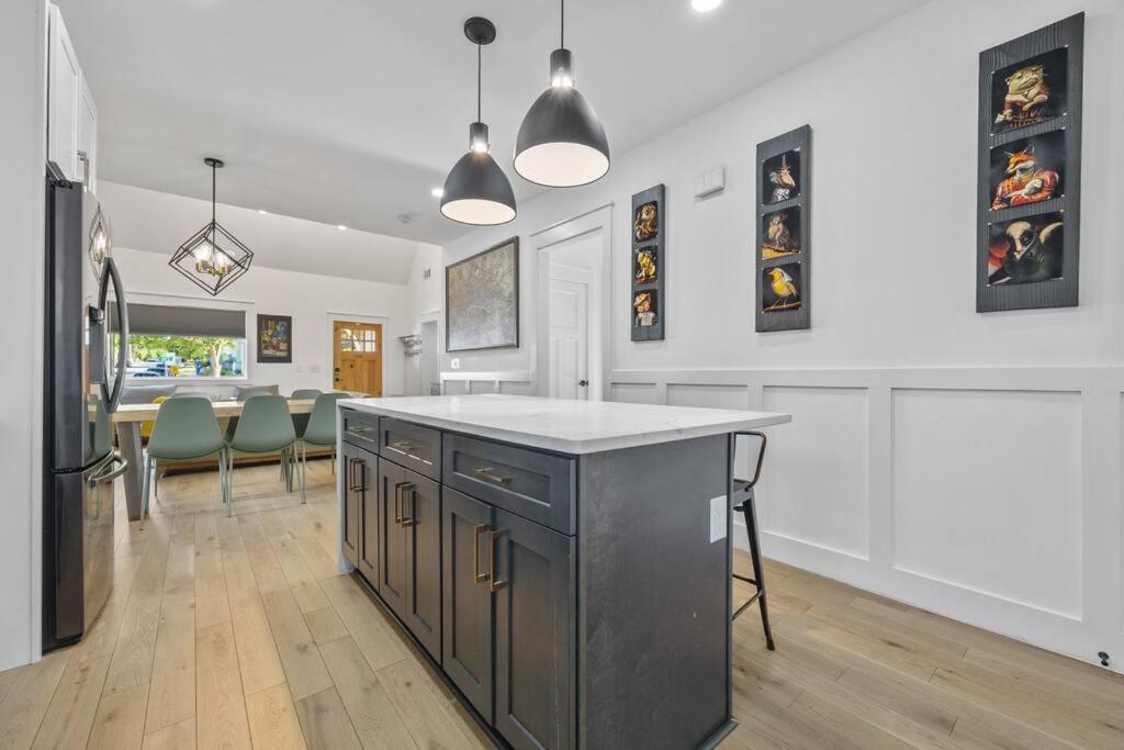 Designer Home: King Beds, Luxe Bath+Free Parking! Atlanta Exteriér fotografie