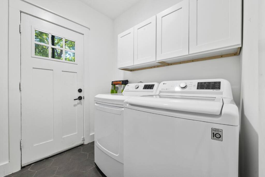 Designer Home: King Beds, Luxe Bath+Free Parking! Atlanta Exteriér fotografie