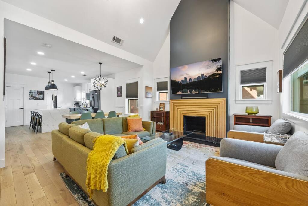 Designer Home: King Beds, Luxe Bath+Free Parking! Atlanta Exteriér fotografie