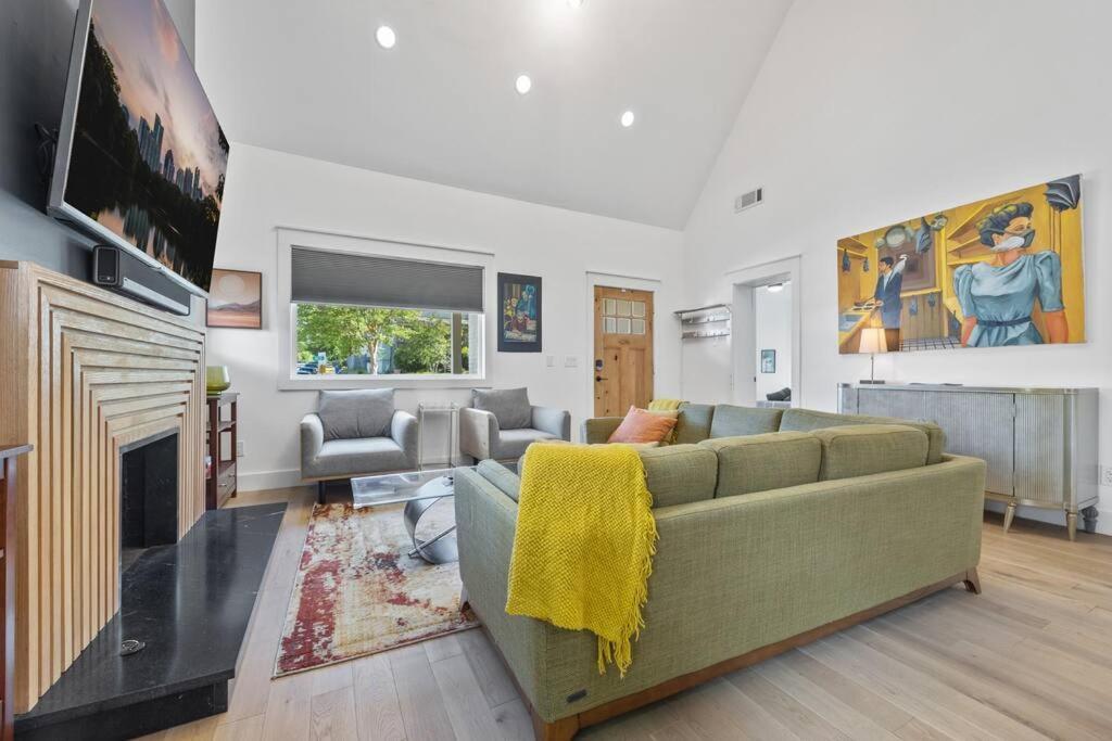 Designer Home: King Beds, Luxe Bath+Free Parking! Atlanta Exteriér fotografie