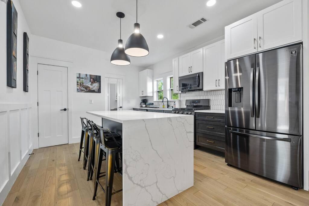 Designer Home: King Beds, Luxe Bath+Free Parking! Atlanta Exteriér fotografie