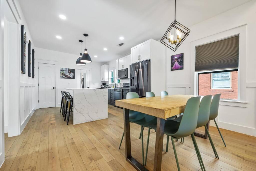 Designer Home: King Beds, Luxe Bath+Free Parking! Atlanta Exteriér fotografie